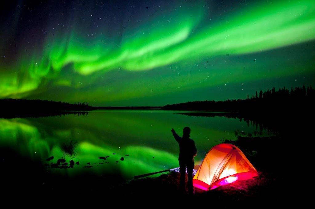 Peterson'S Point Lake Lodge Yellowknife Extérieur photo
