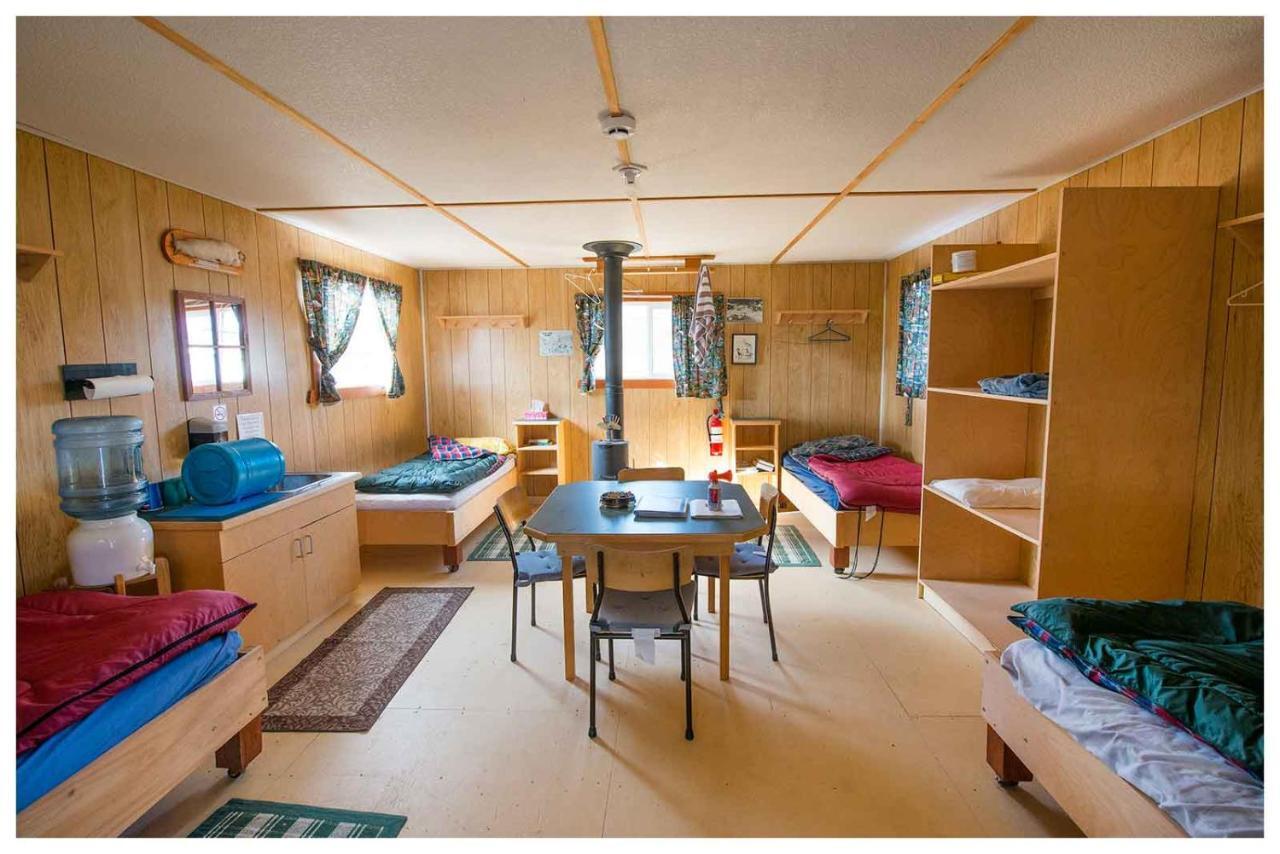 Peterson'S Point Lake Lodge Yellowknife Extérieur photo
